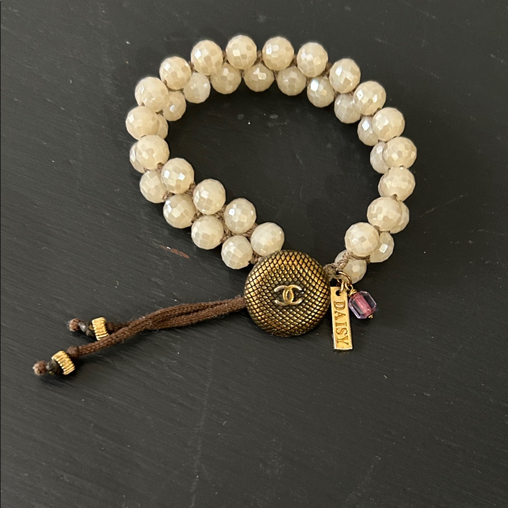 Elegant Beaded Bracelet With Gold Accents
